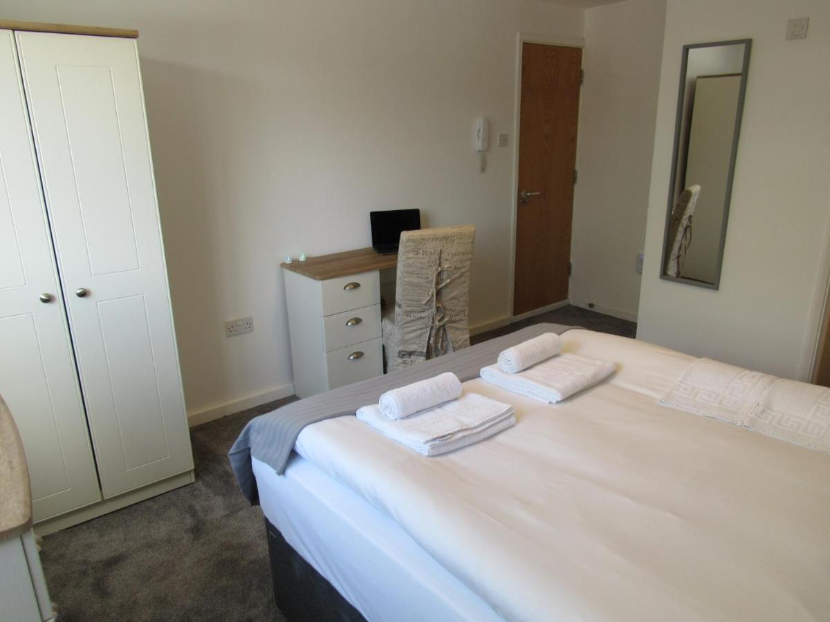 The Cambridge Suites - Tas Accommodations Exterior photo