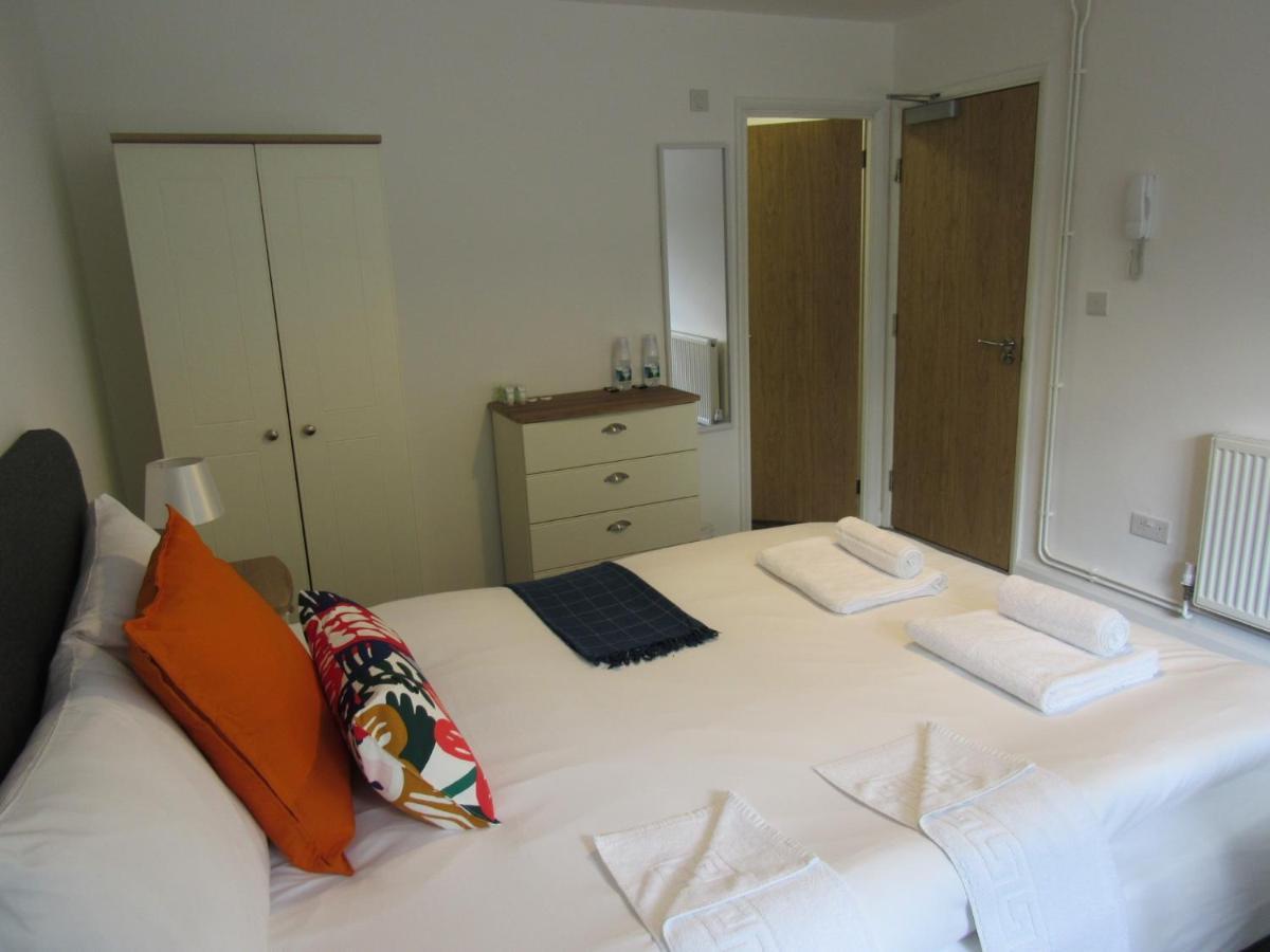 The Cambridge Suites - Tas Accommodations Exterior photo