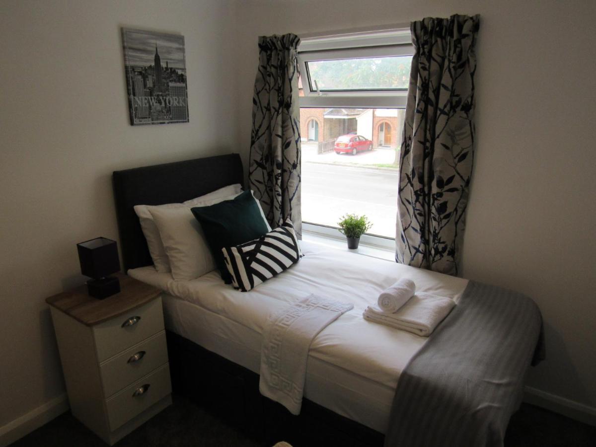 The Cambridge Suites - Tas Accommodations Exterior photo