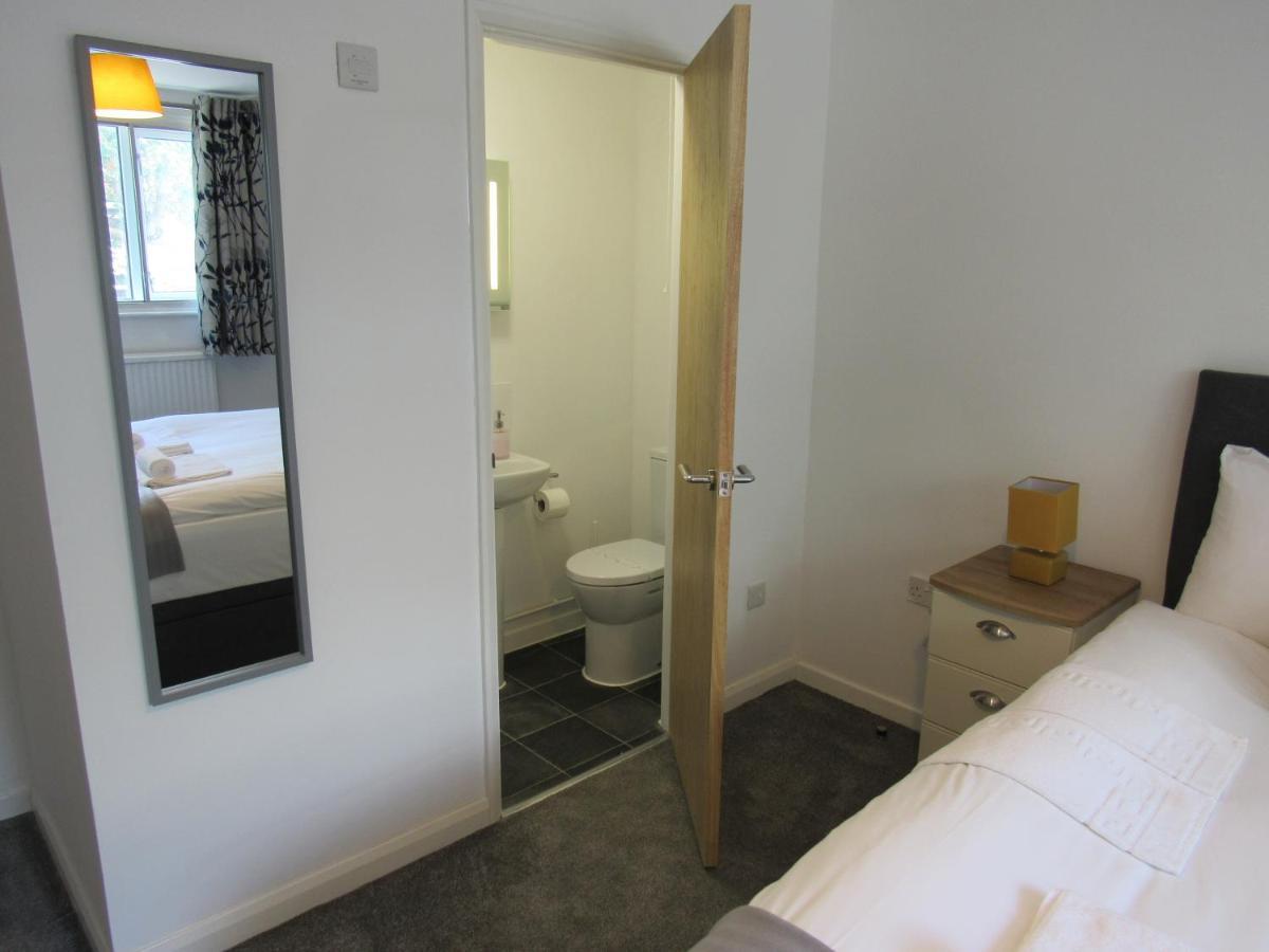 The Cambridge Suites - Tas Accommodations Exterior photo